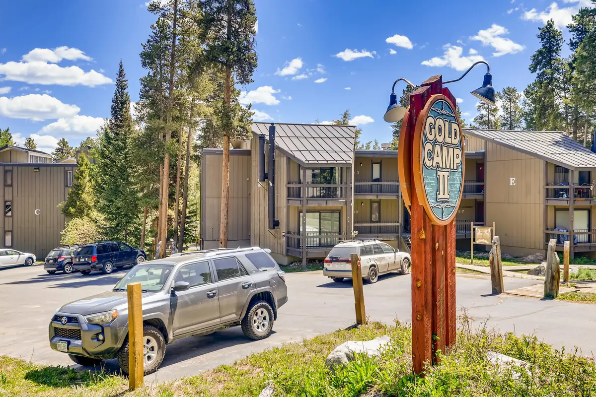 1173 Ski Hill Road Unit 123 Signage