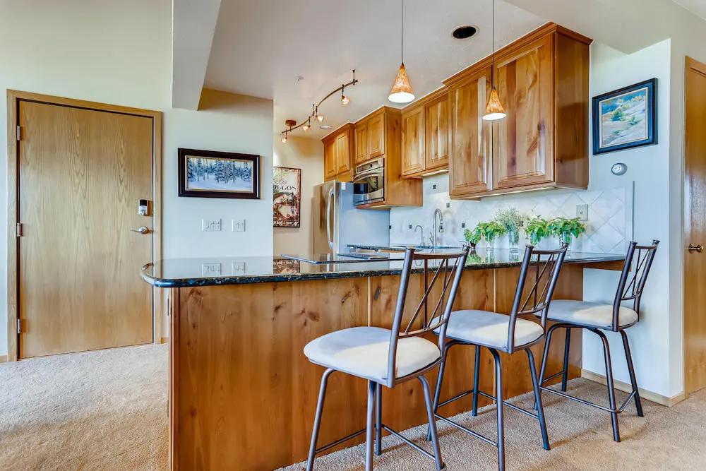 91400 Ryan Gulch Road Unit 426-large-011-009-Breakfast Area-1500x1000-72dpi
